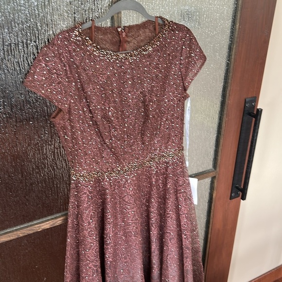 MAC DUGGAL
Brown Embellished Cap Sleeve A Line Dress size 10. NWT - Picture 7 of 13